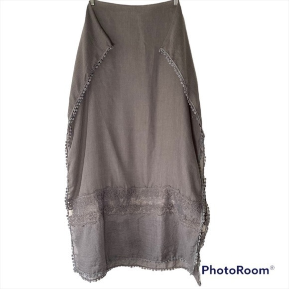 Large Gray Viscose Scarf Lace Insets - Picture 2 of 5